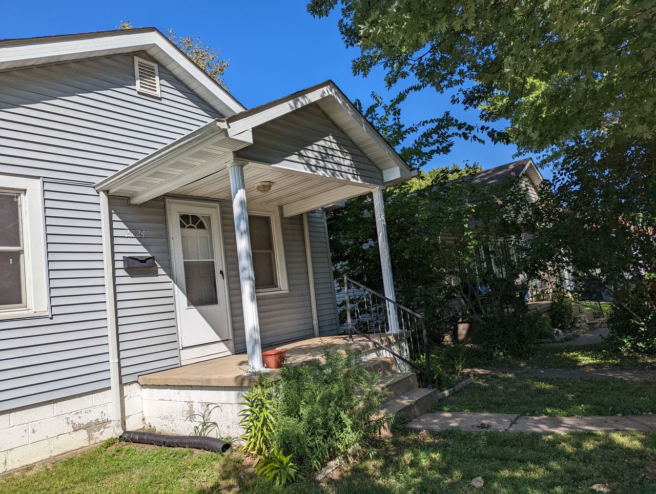 listing, photo 1