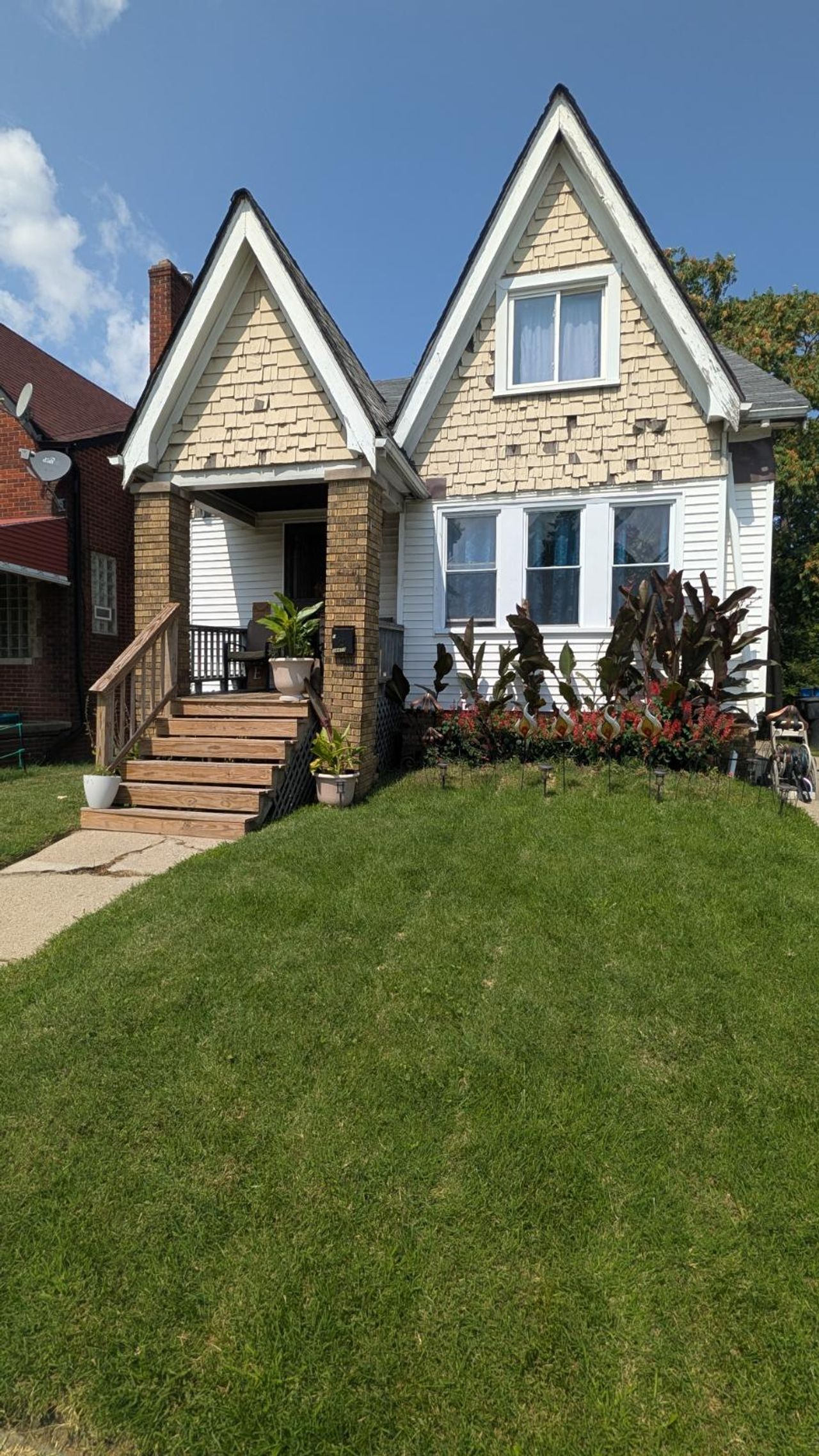 listing, photo 1