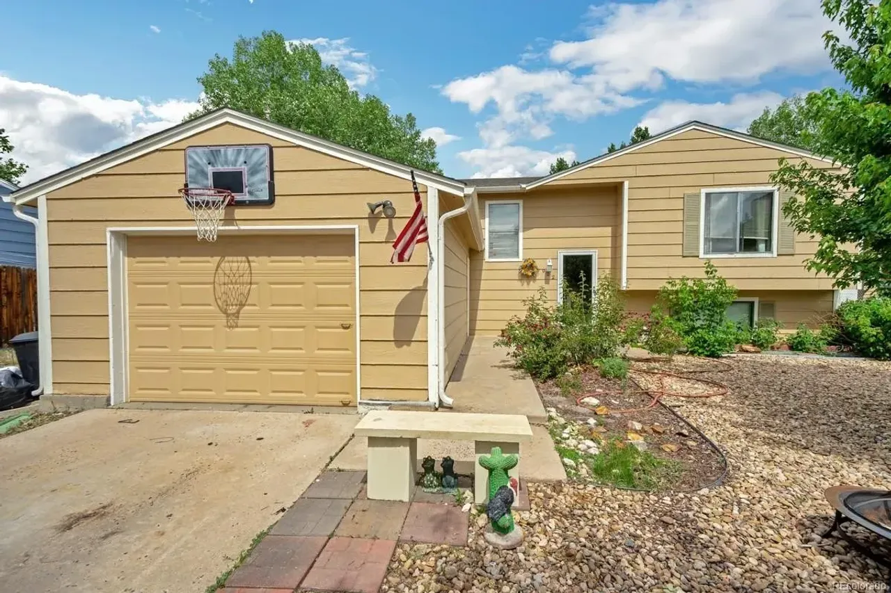listing, photo 1