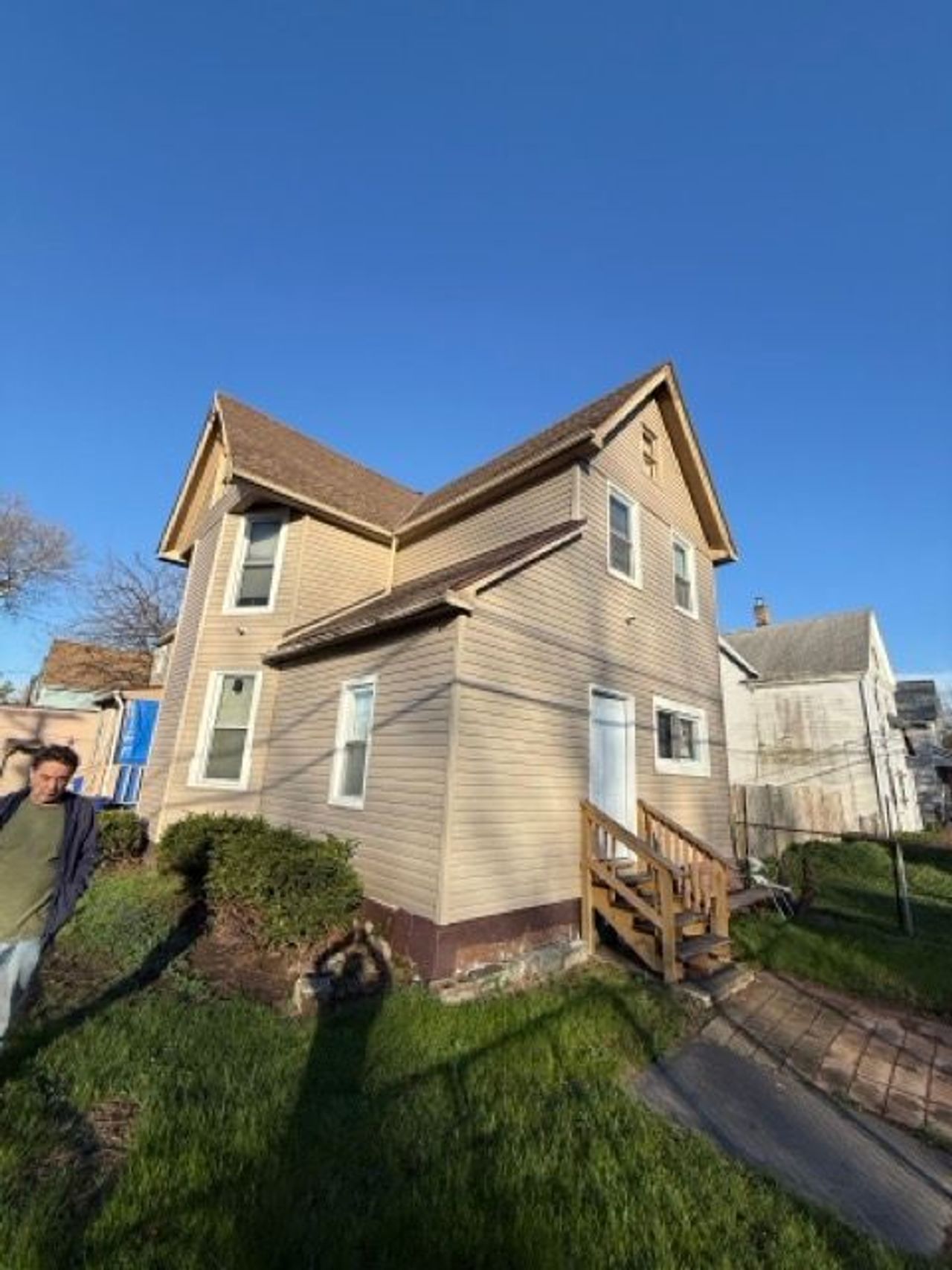 listing, photo 1