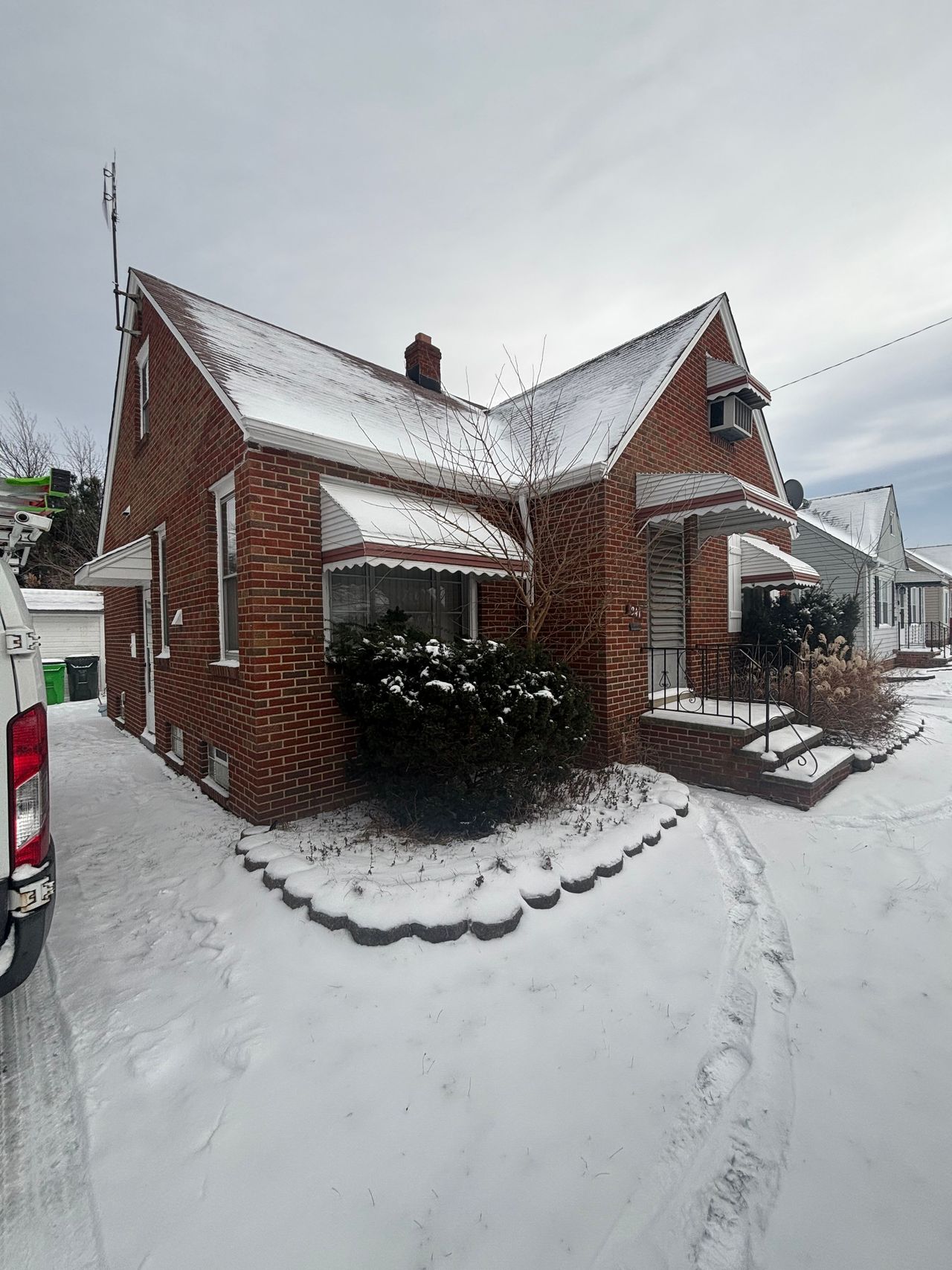 listing, photo 1