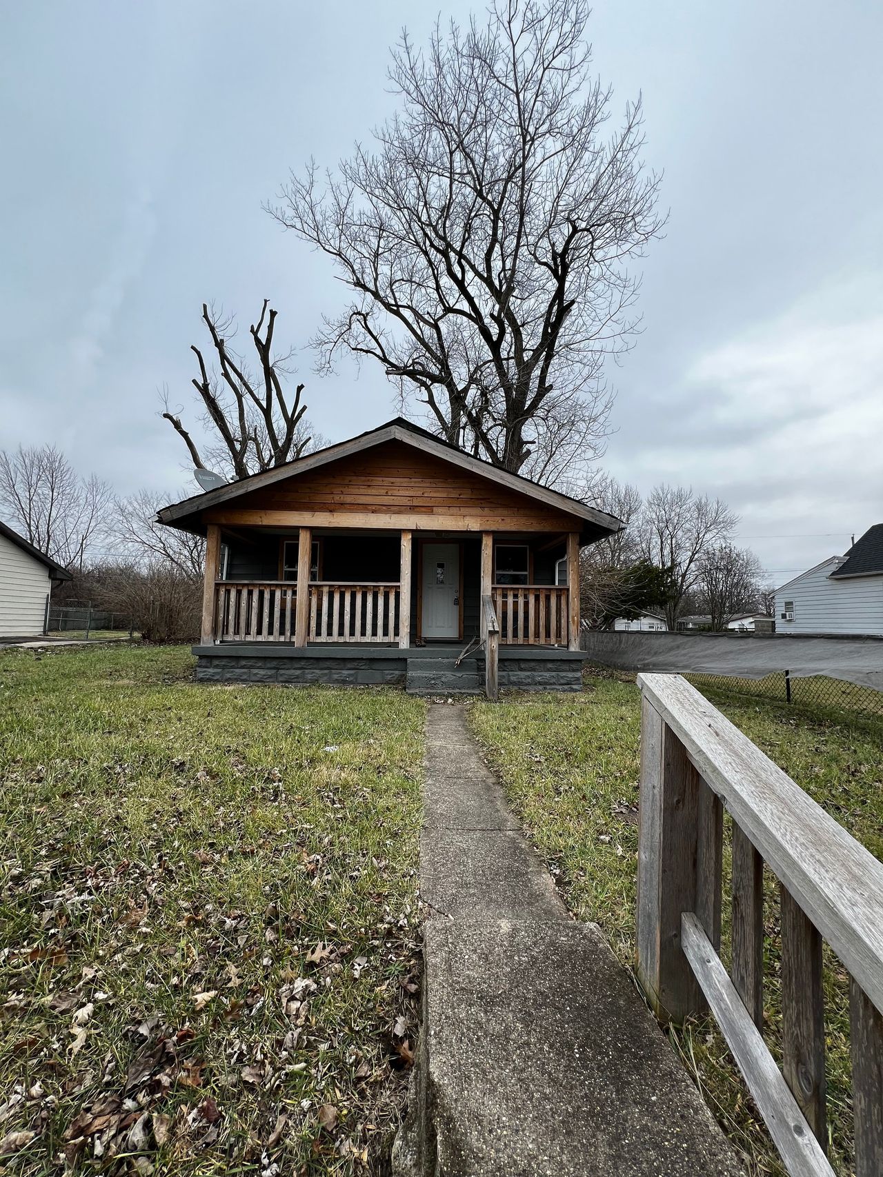 listing, photo 1
