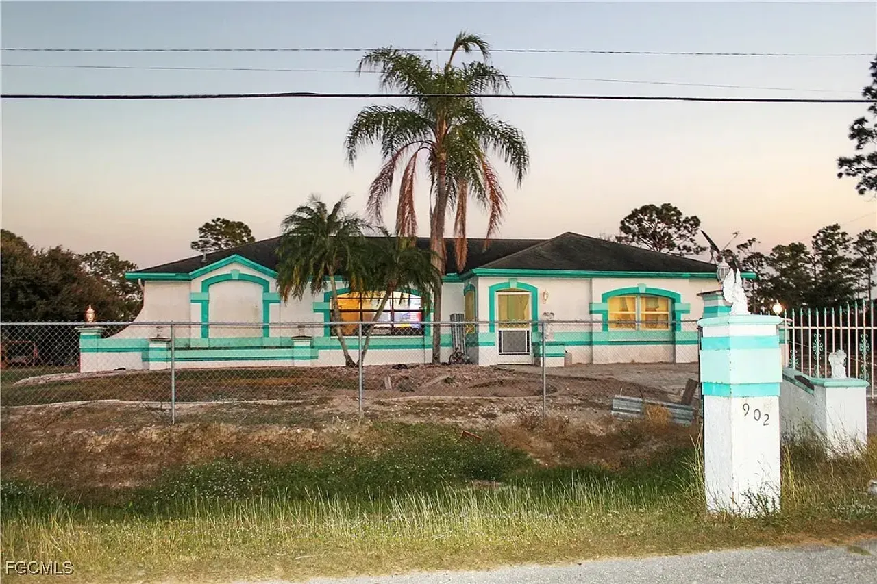 listing, photo 1