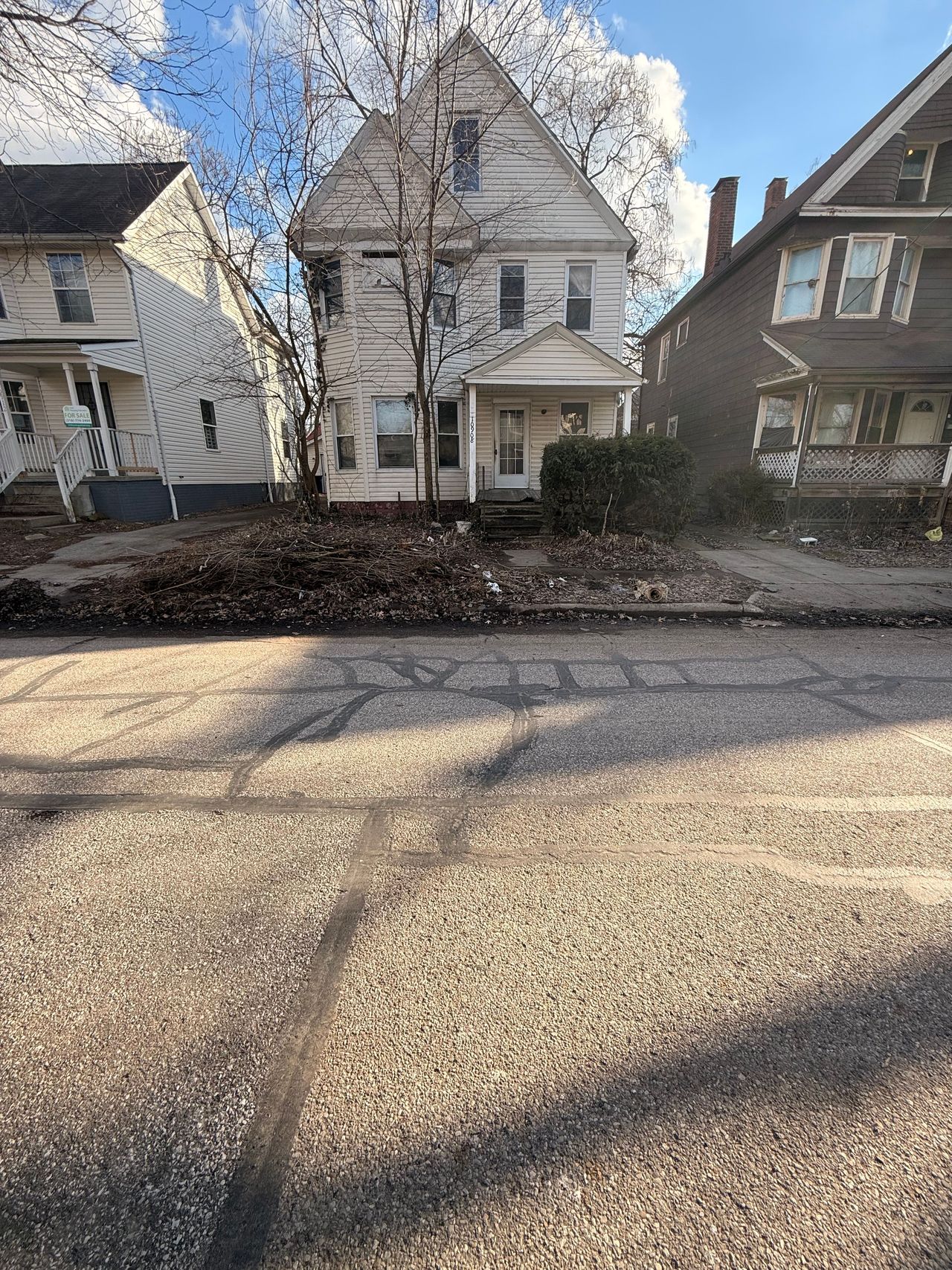 listing, photo 1