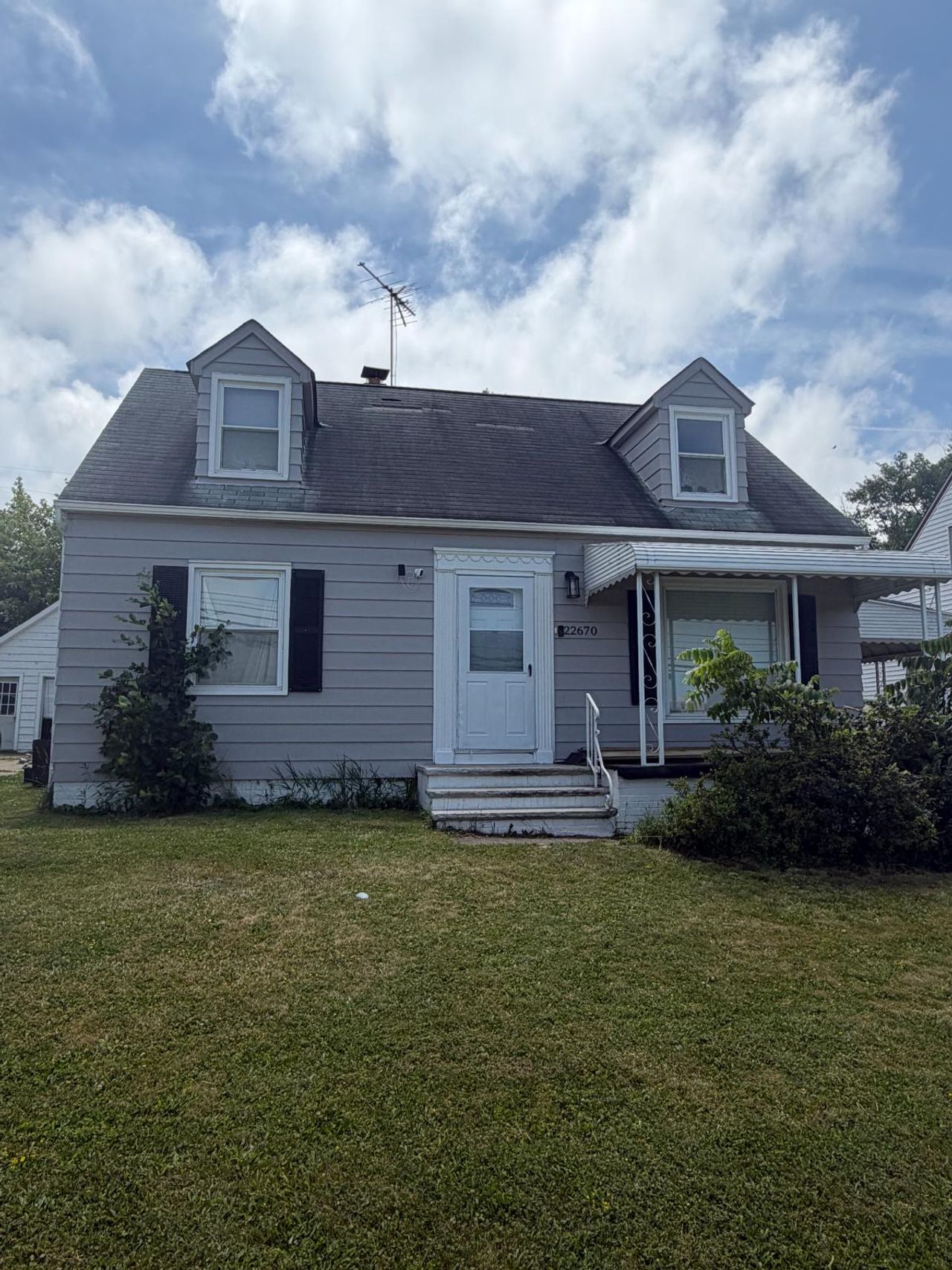 listing, photo 1