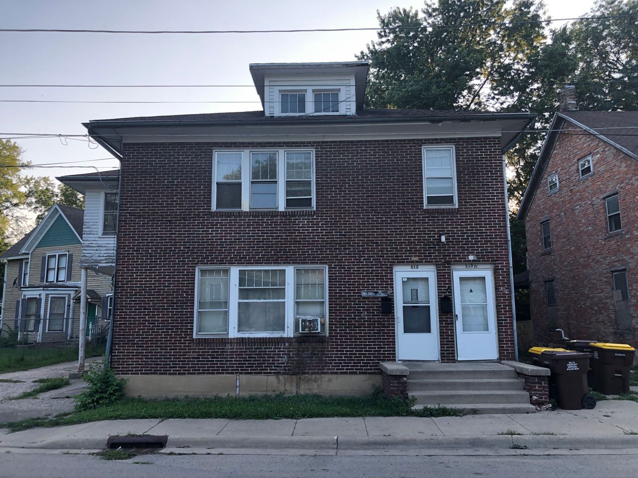listing, photo 1