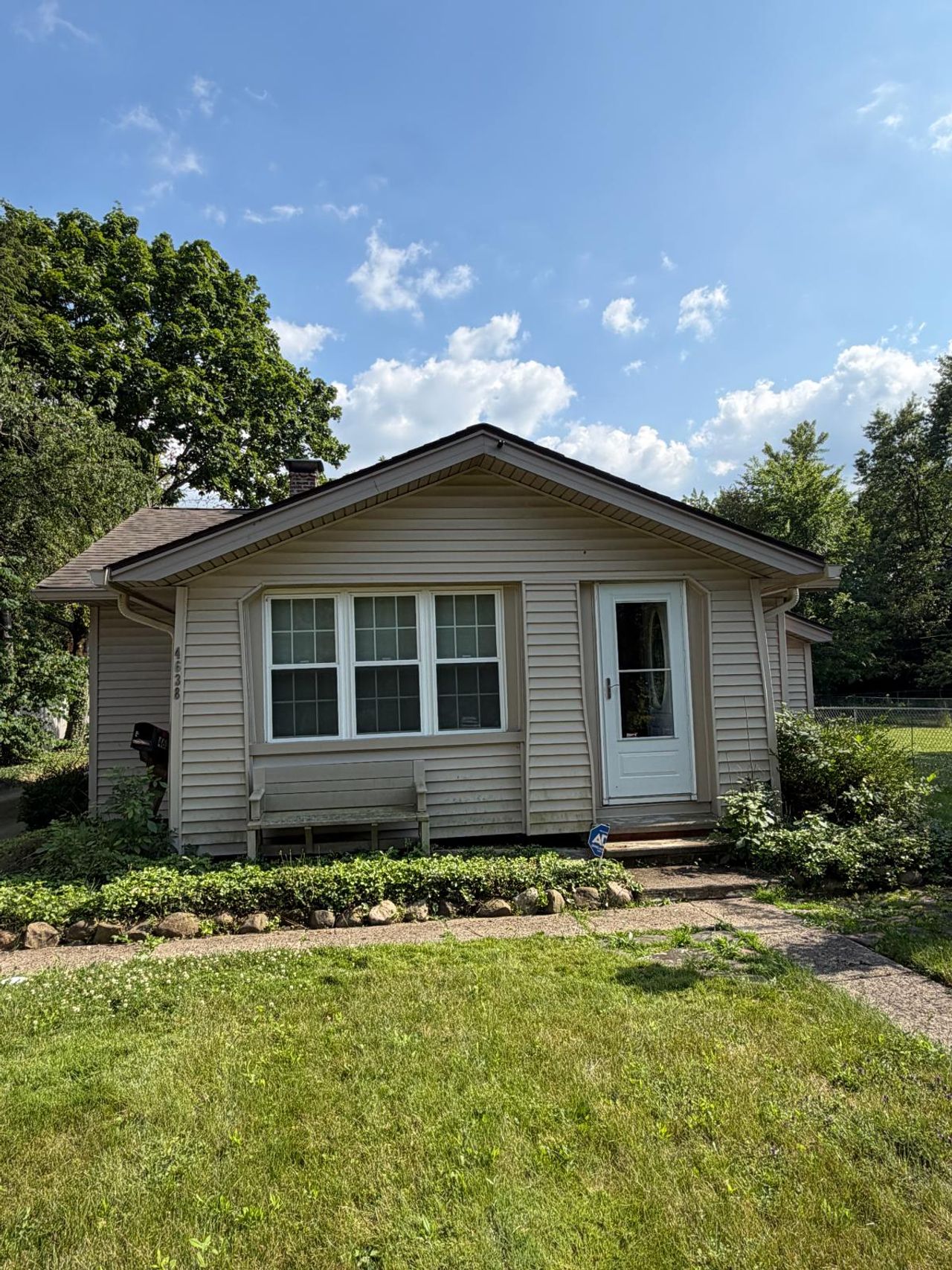 listing, photo 1