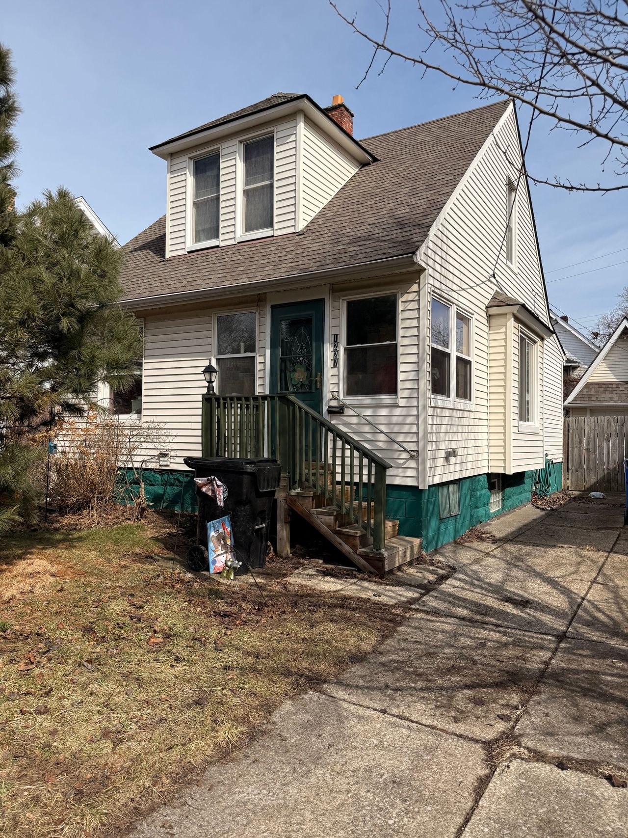 listing, photo 1