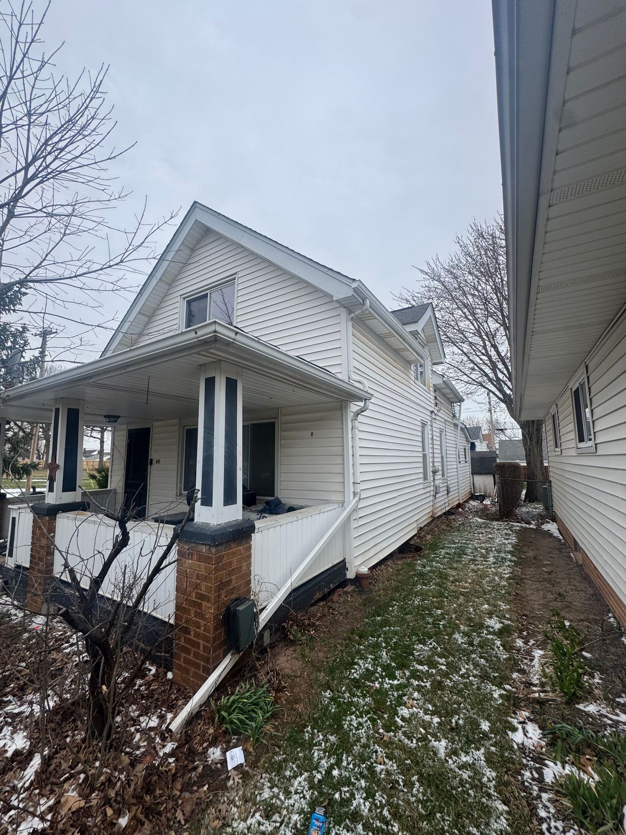 listing, photo 1