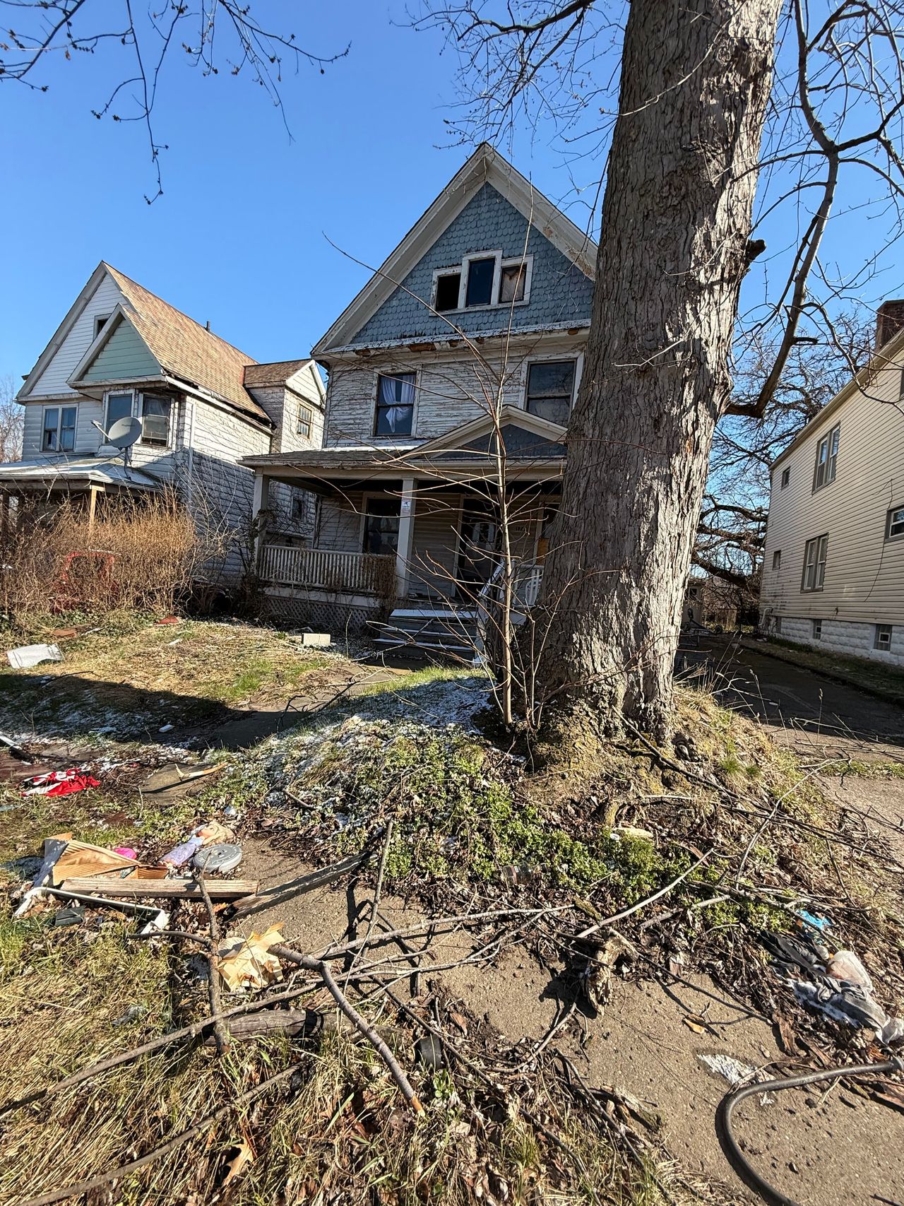 listing, photo 1