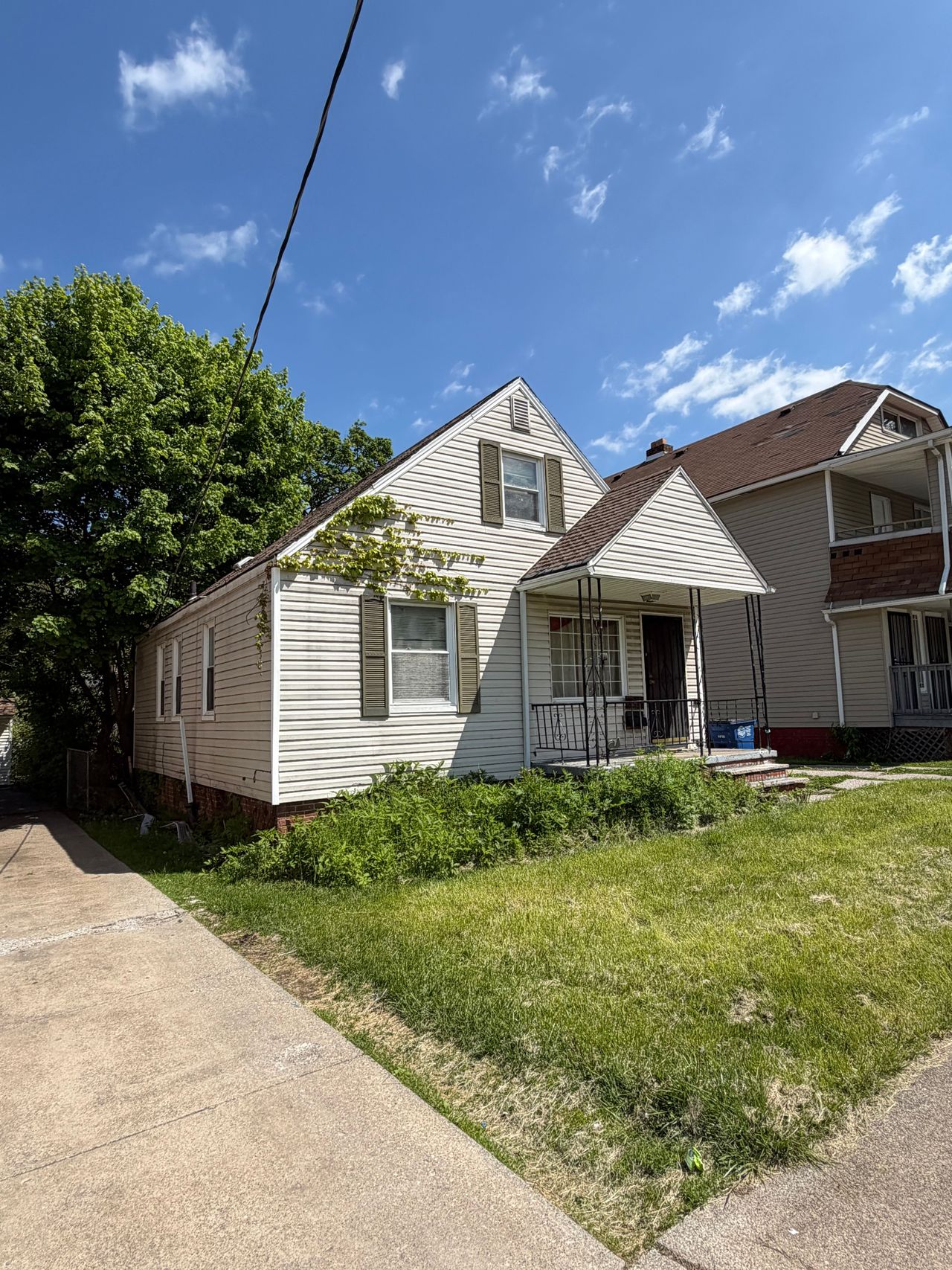 listing, photo 1