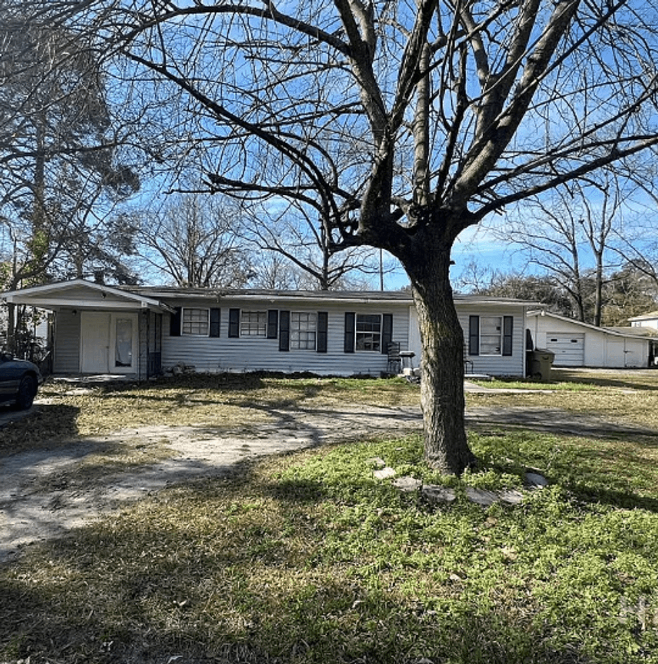 listing, photo 1