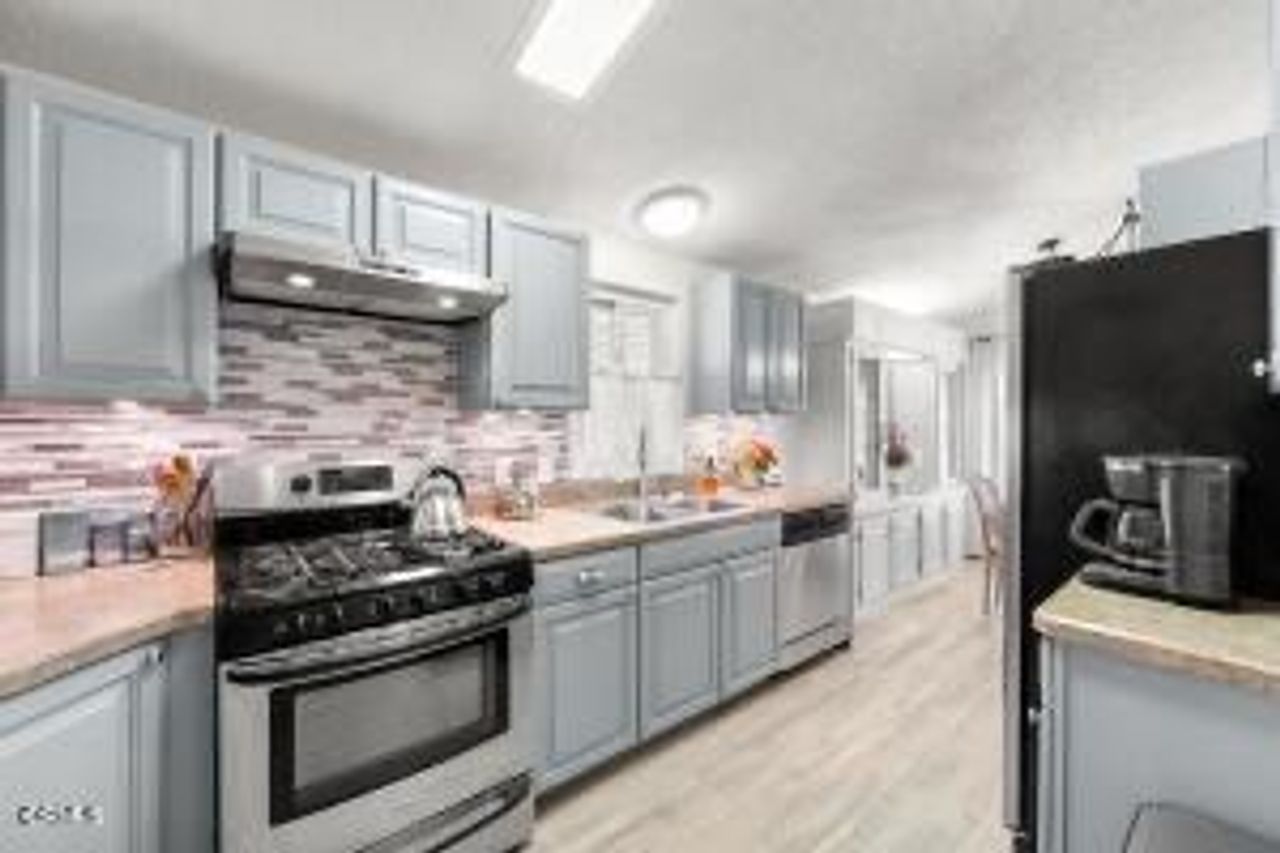 listing, photo 1