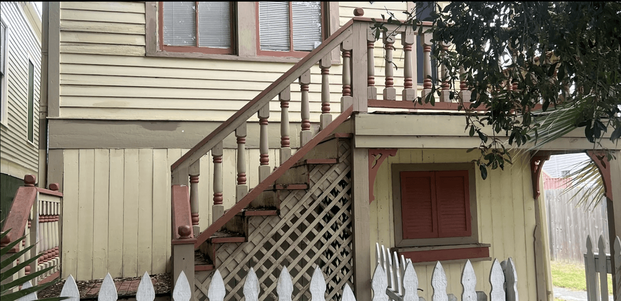 listing, photo 1