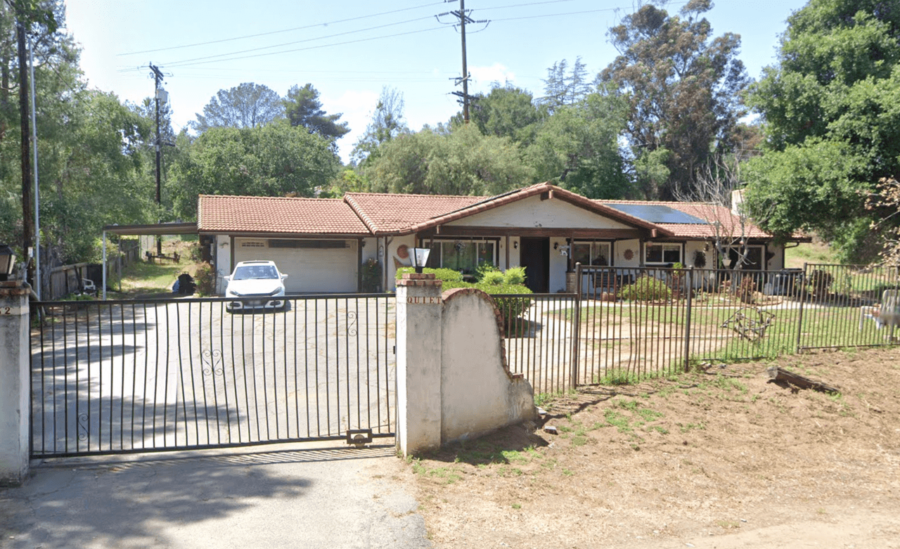 listing, photo 1