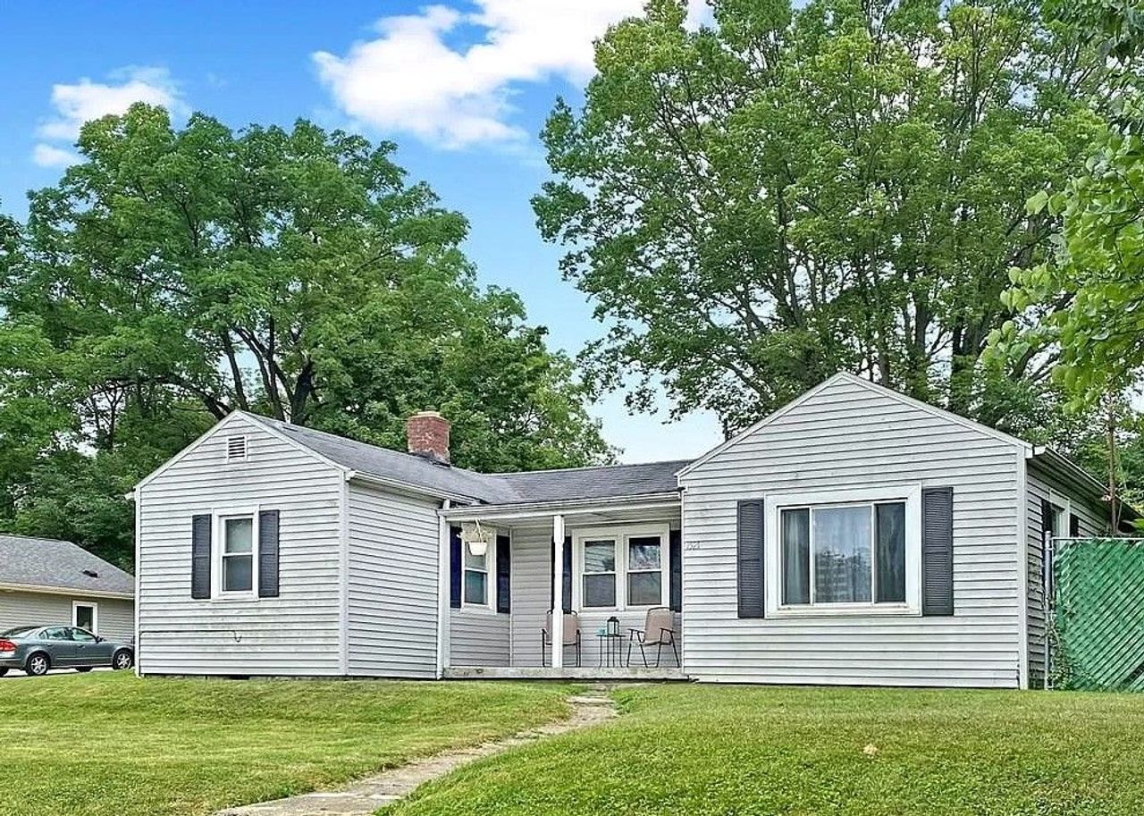 listing, photo 1