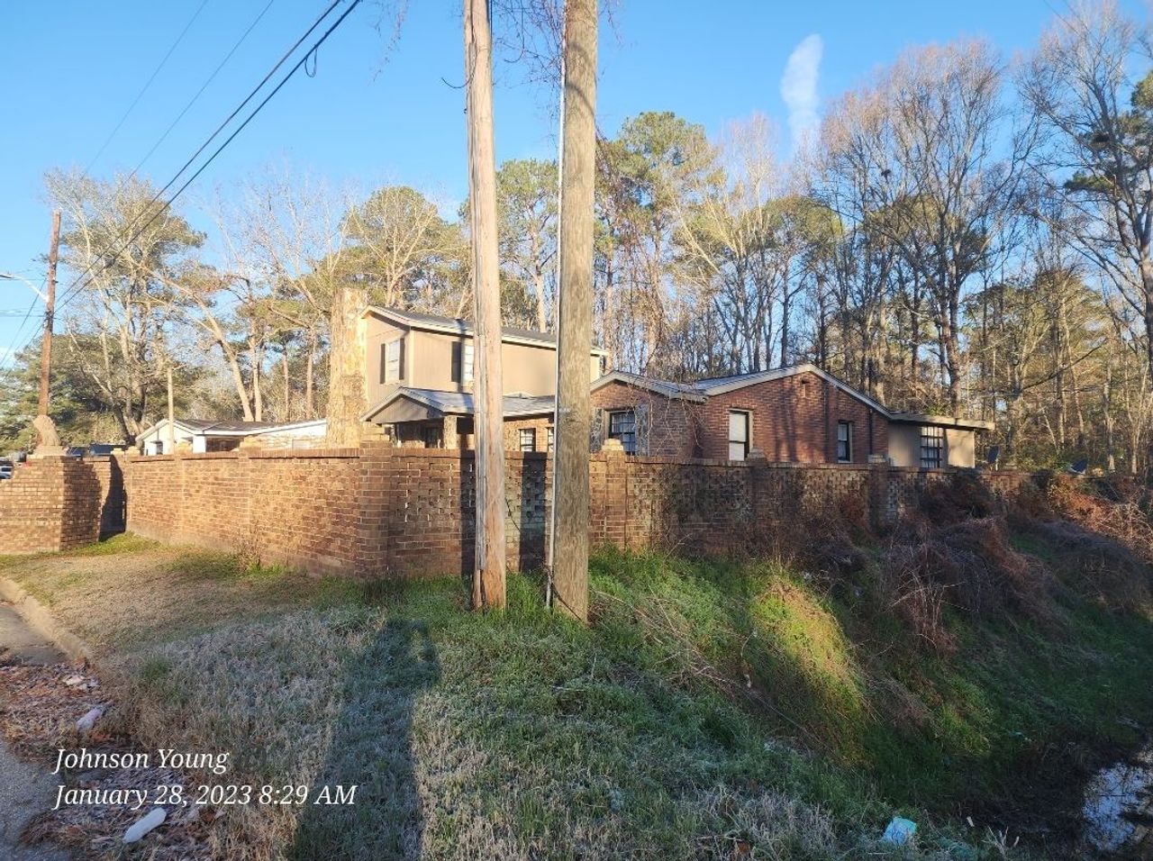listing, photo 1