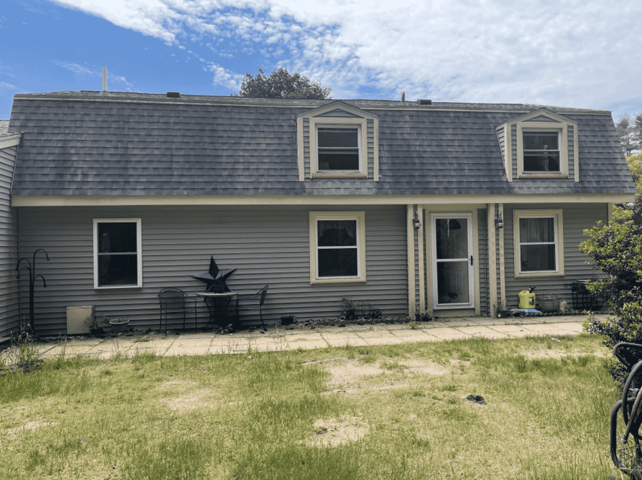 listing, photo 1
