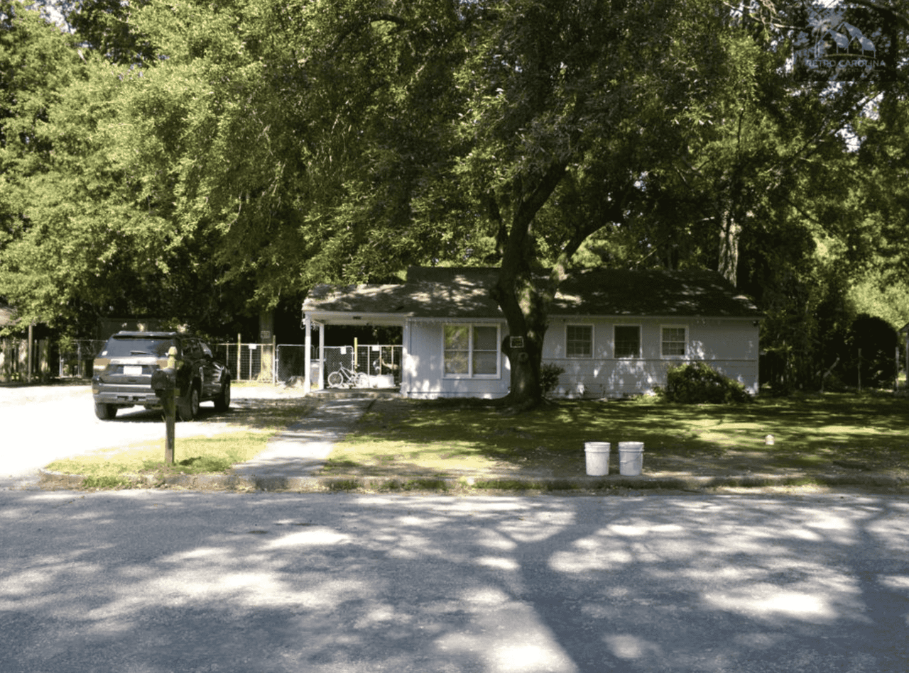 listing, photo 1