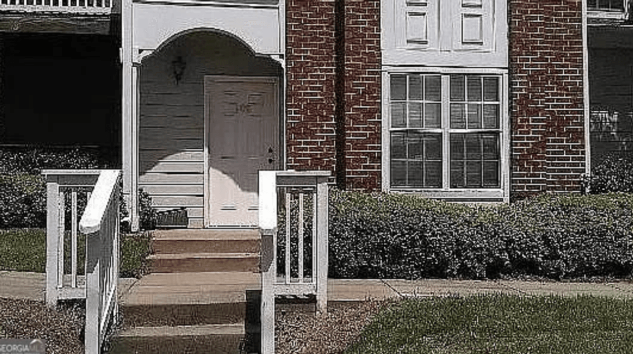 listing, photo 1