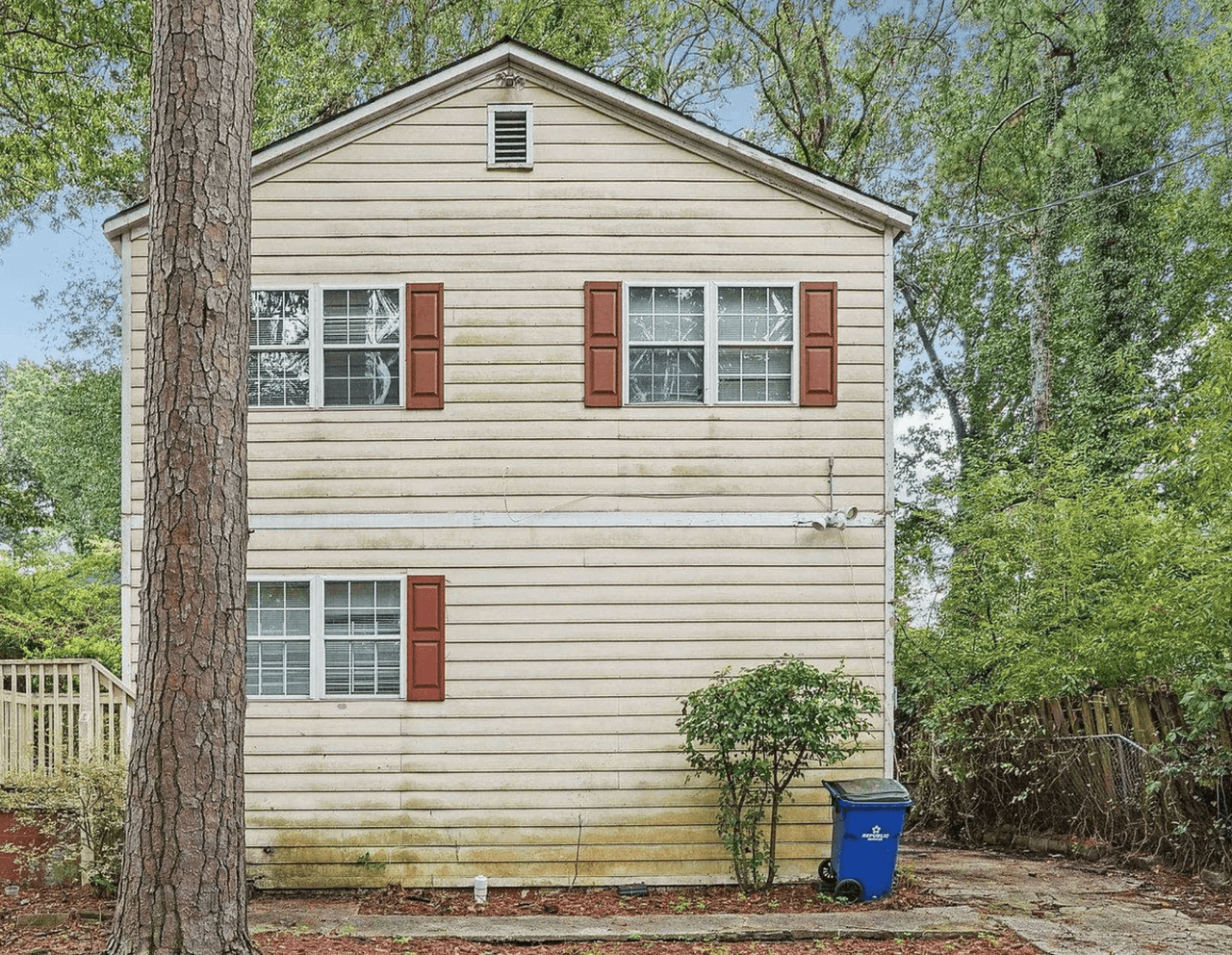 listing, photo 1
