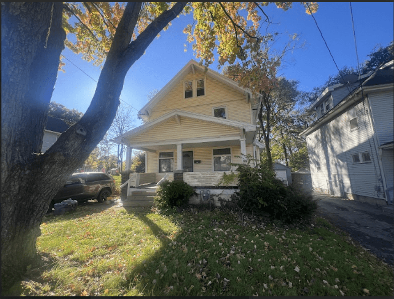 listing, photo 1