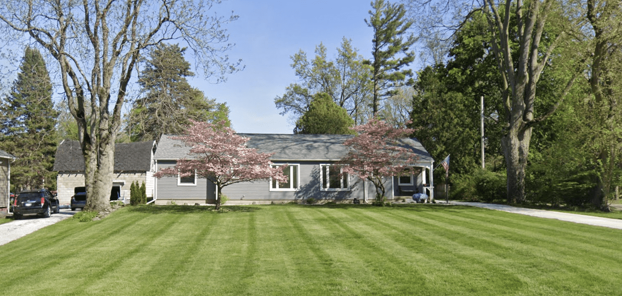 listing, photo 1