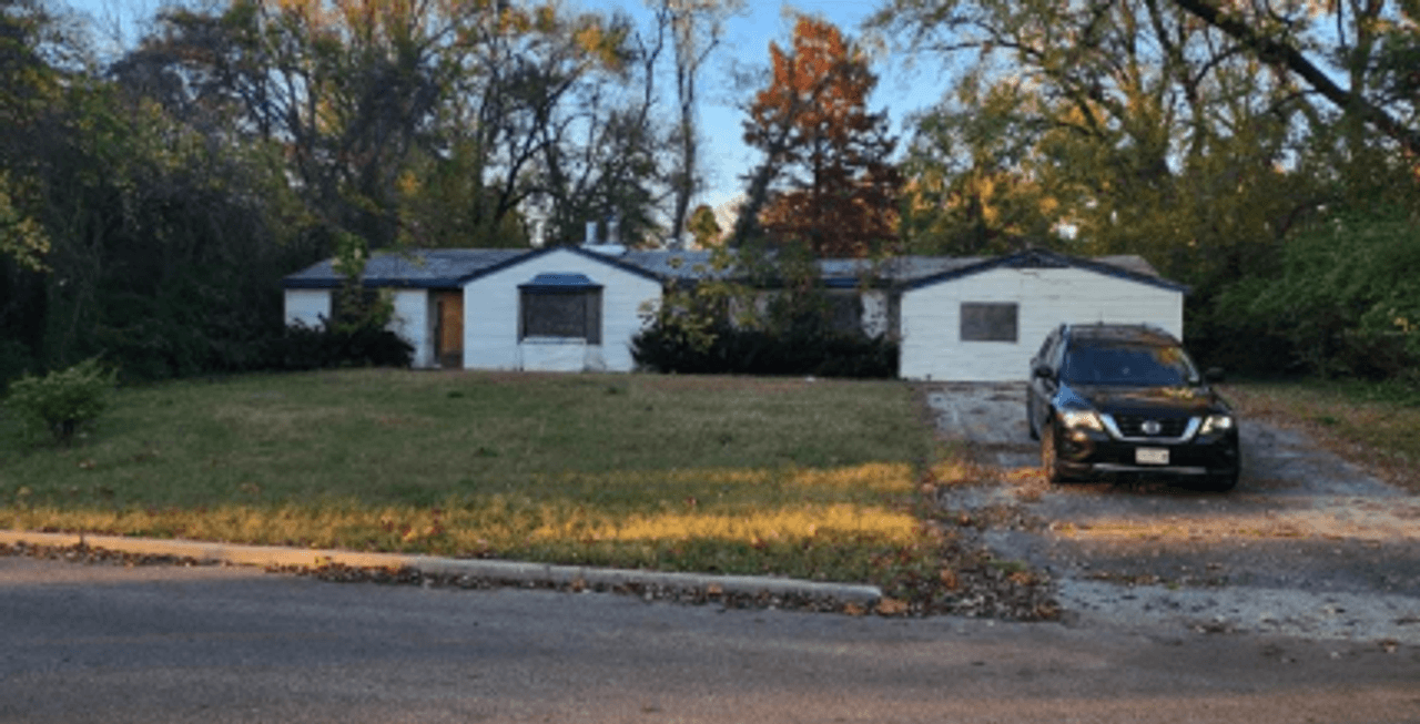 listing, photo 1