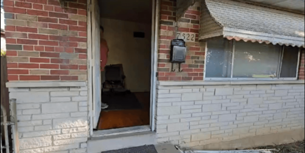 listing, photo 1