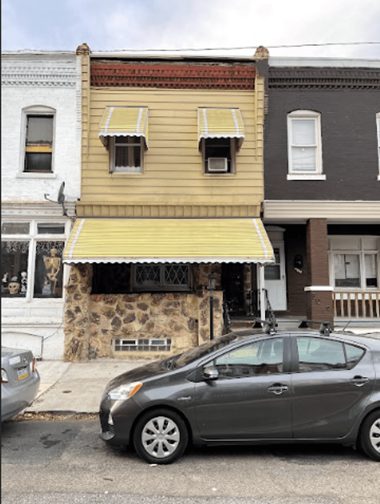 listing, photo 1