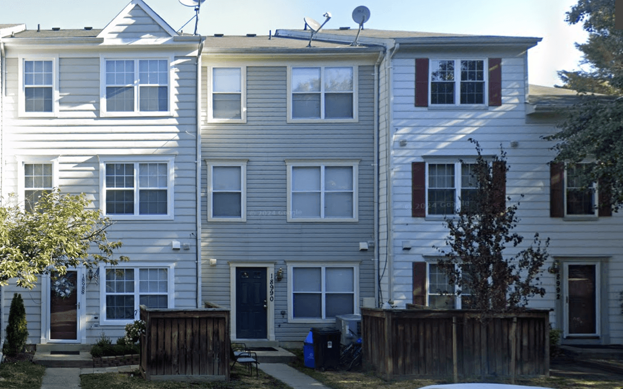 listing, photo 1