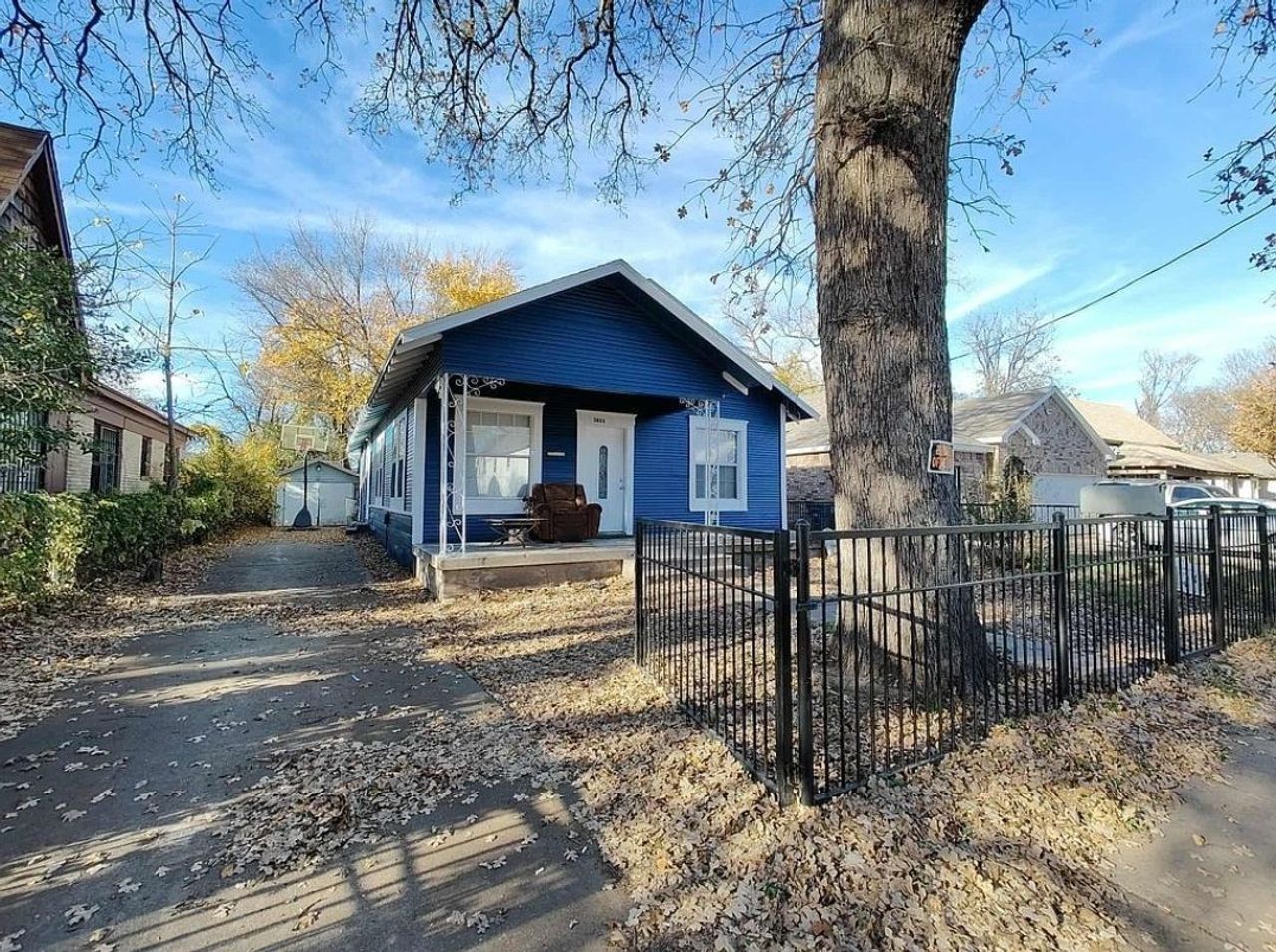 listing, photo 1