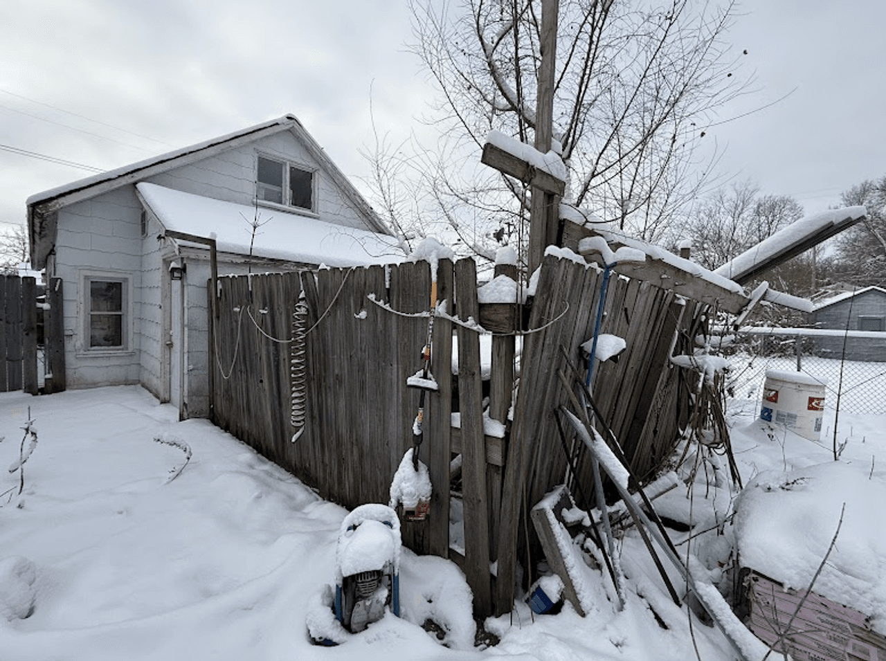listing, photo 1