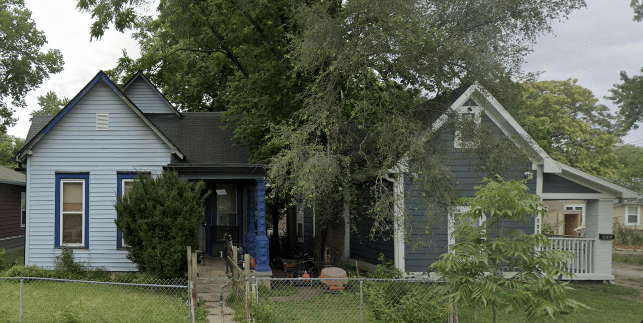 listing, photo 1