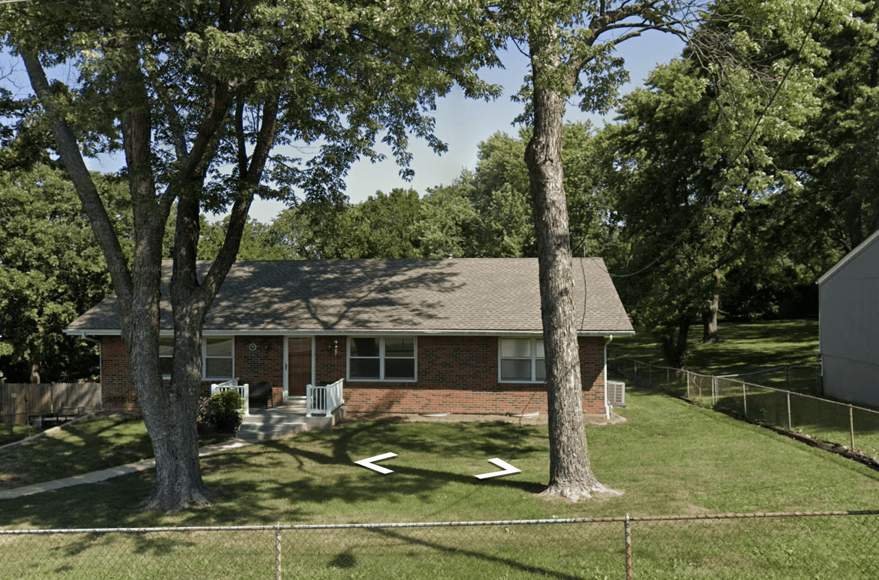 listing, photo 1