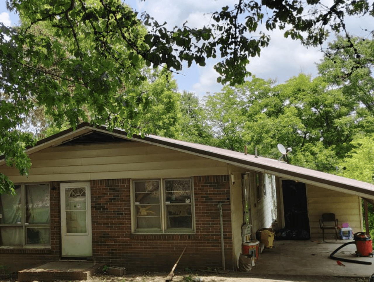 listing, photo 1