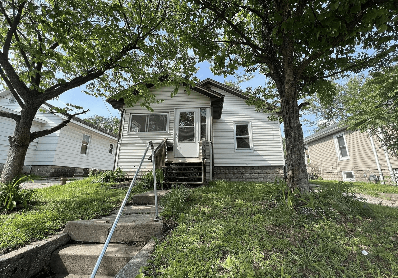 listing, photo 1