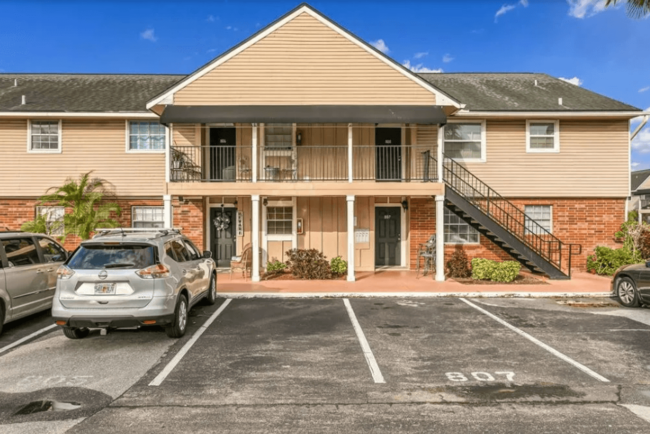 listing, photo 1