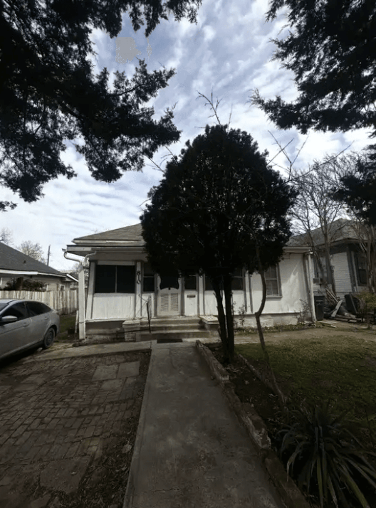 listing, photo 1