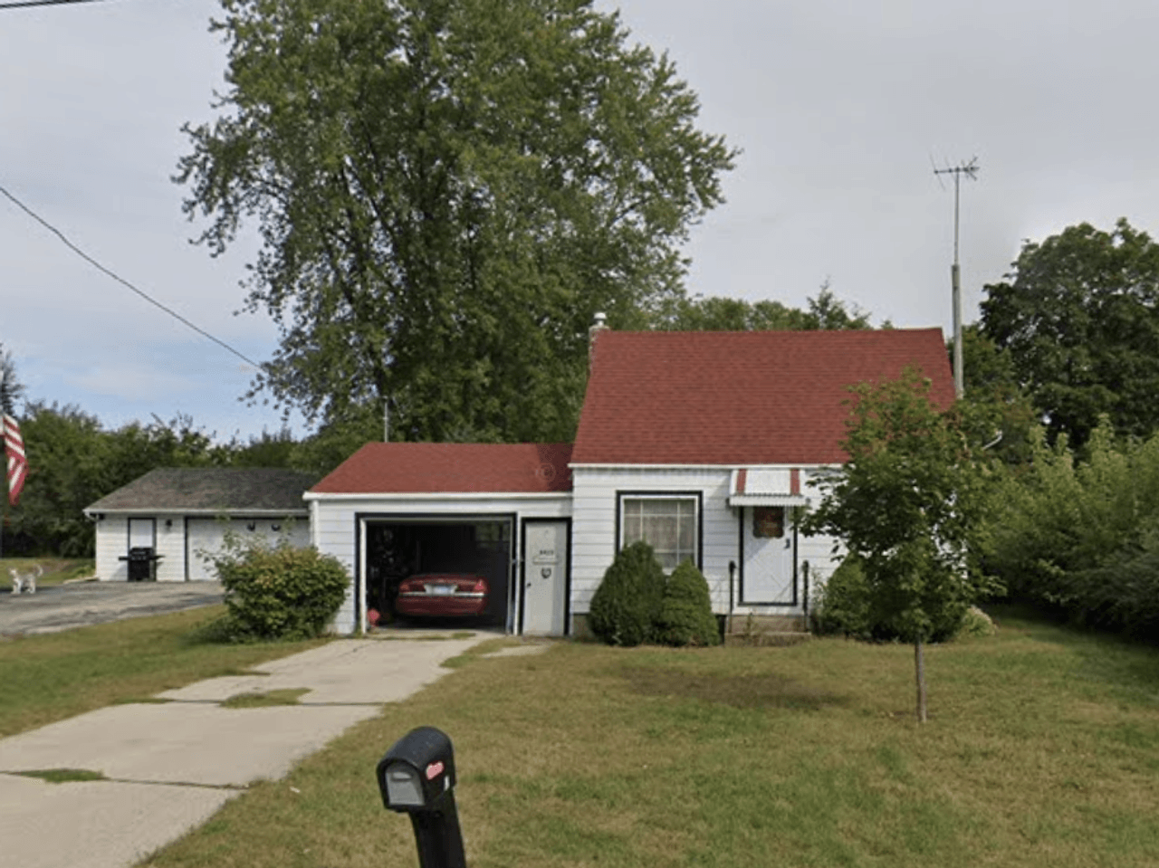 listing, photo 1