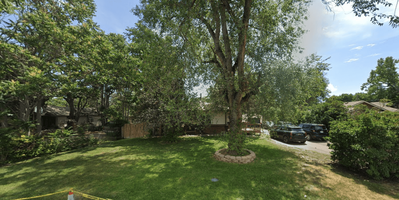 listing, photo 1