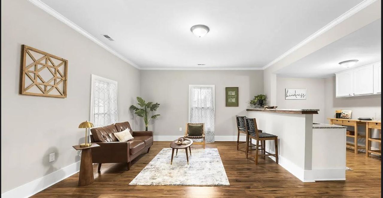 listing, photo 1