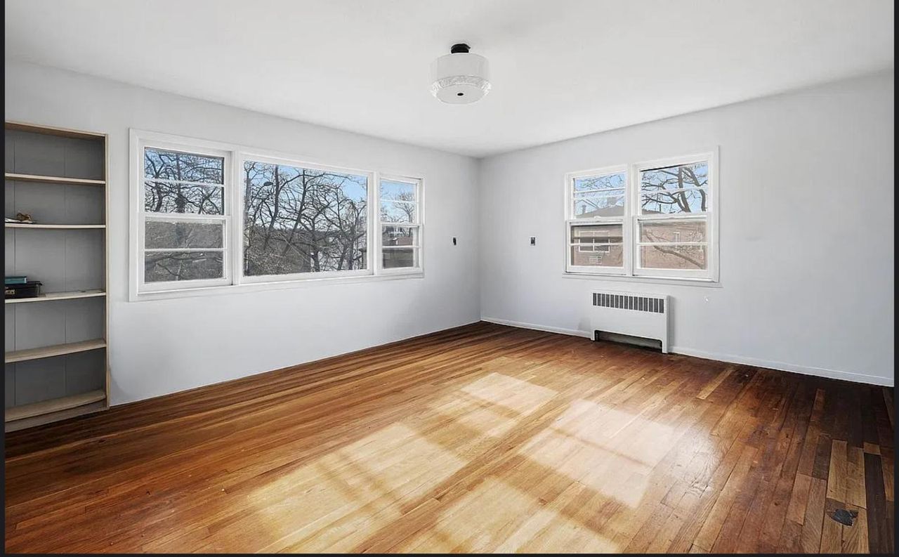 listing, photo 1