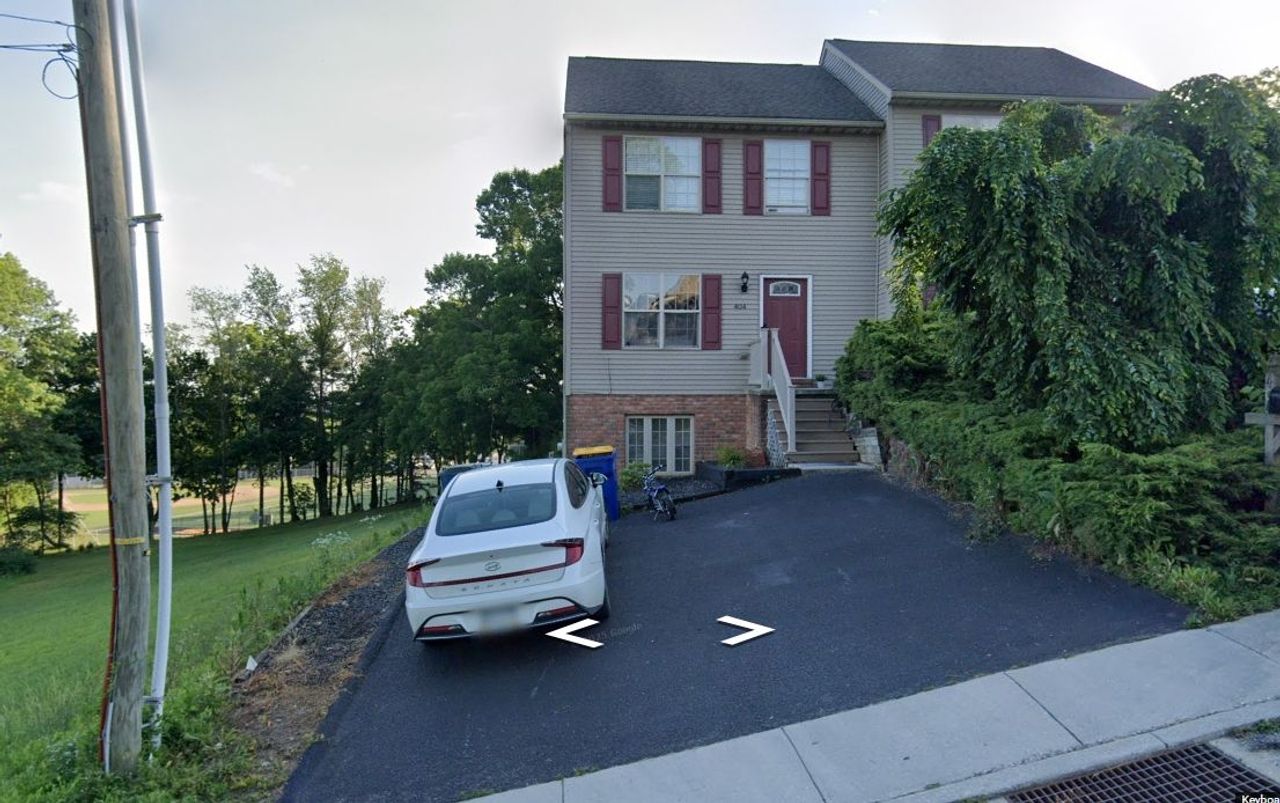 listing, photo 1