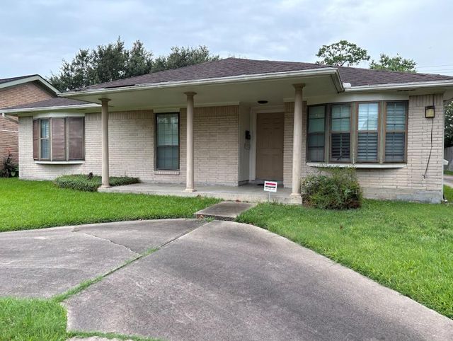 View of 10922 Braewick Dr, Houston, TX 77096, USA