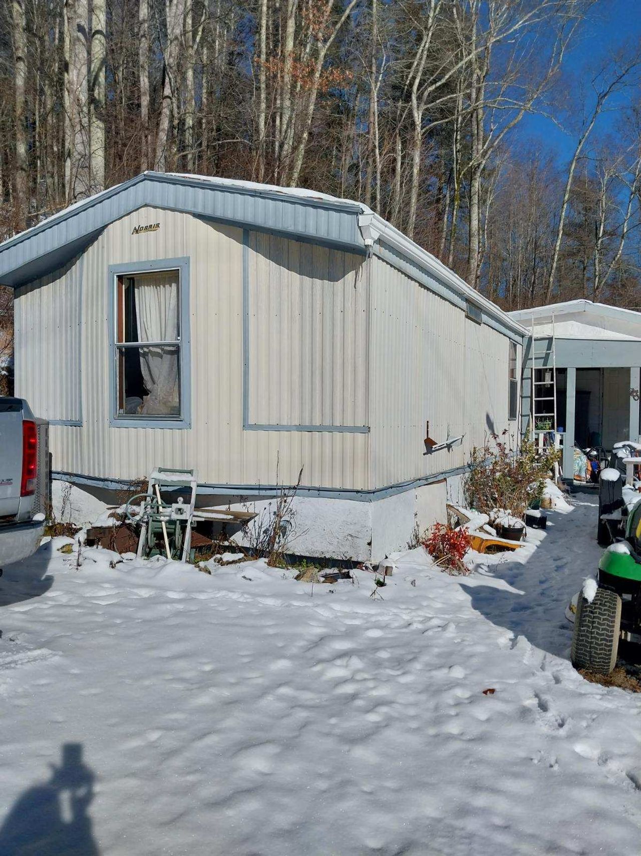 listing, photo 1