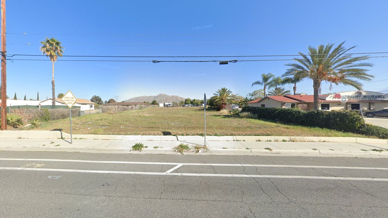 listing, photo 1