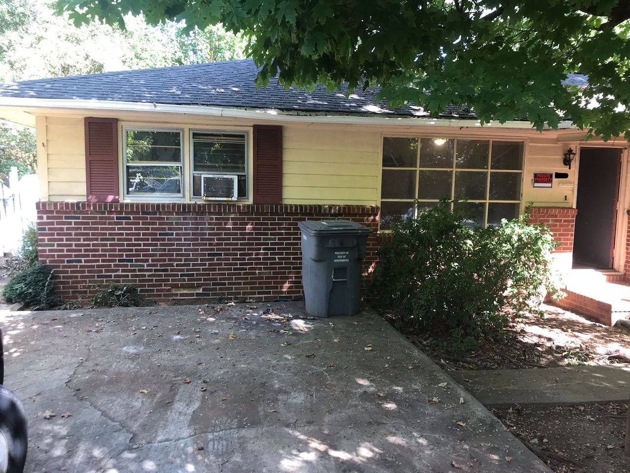 listing, photo 1