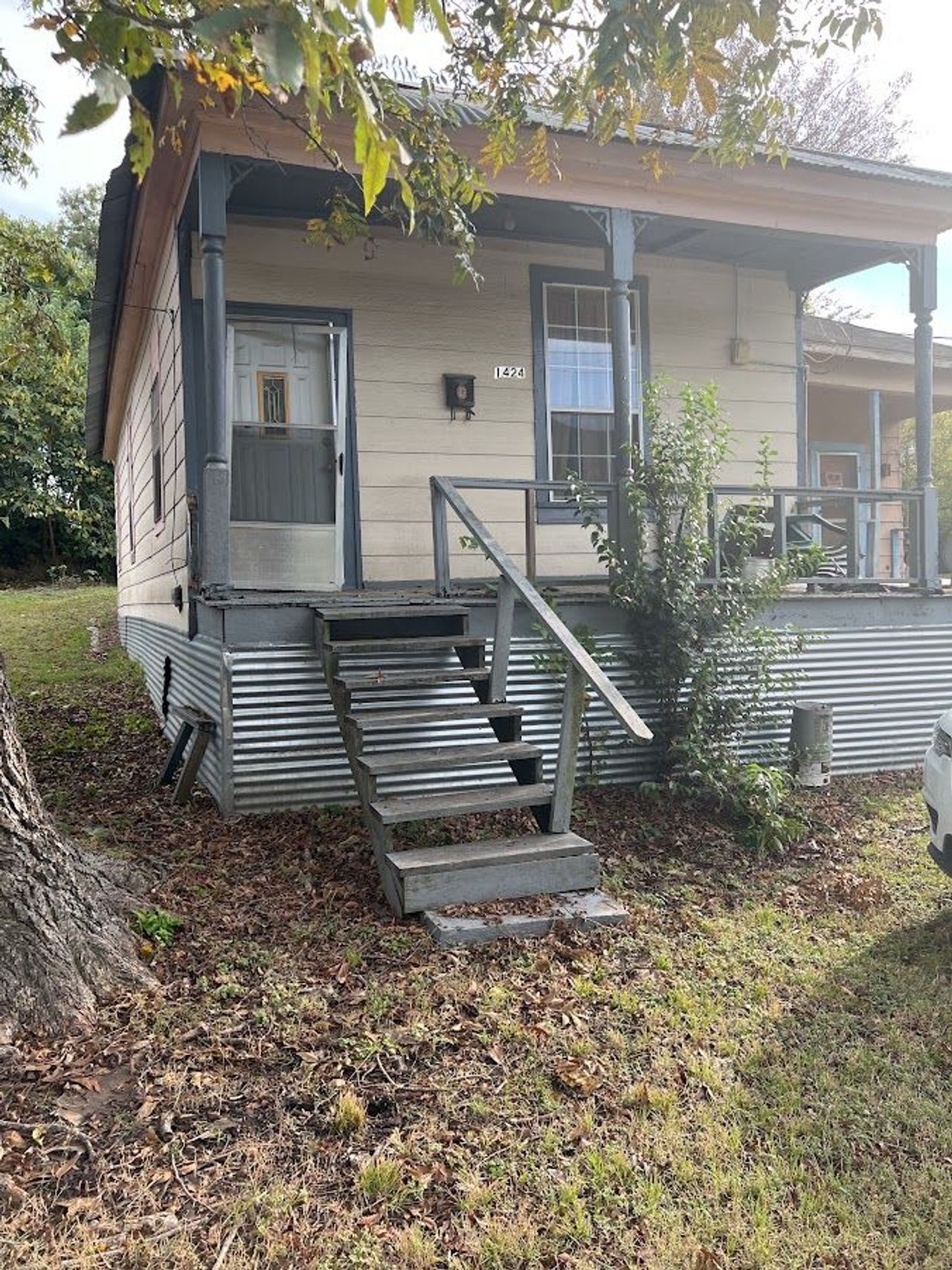 listing, photo 1