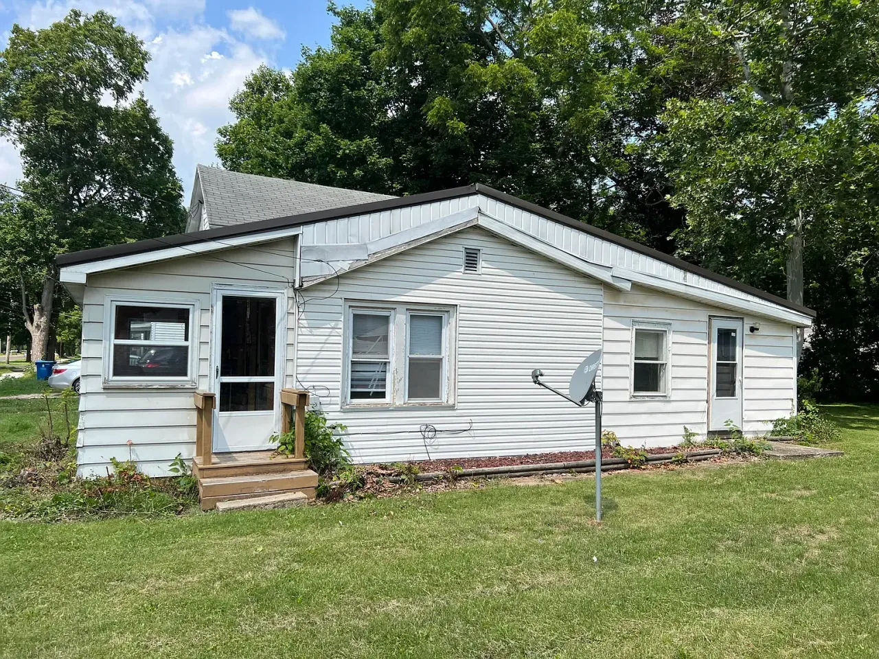 listing, photo 1